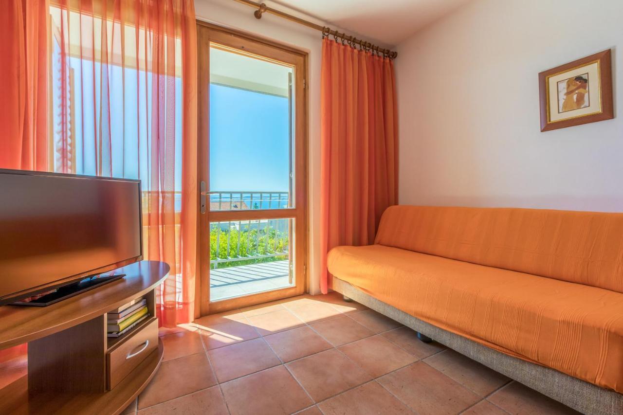 Apartments Loncaric Цриквеница Экстерьер фото