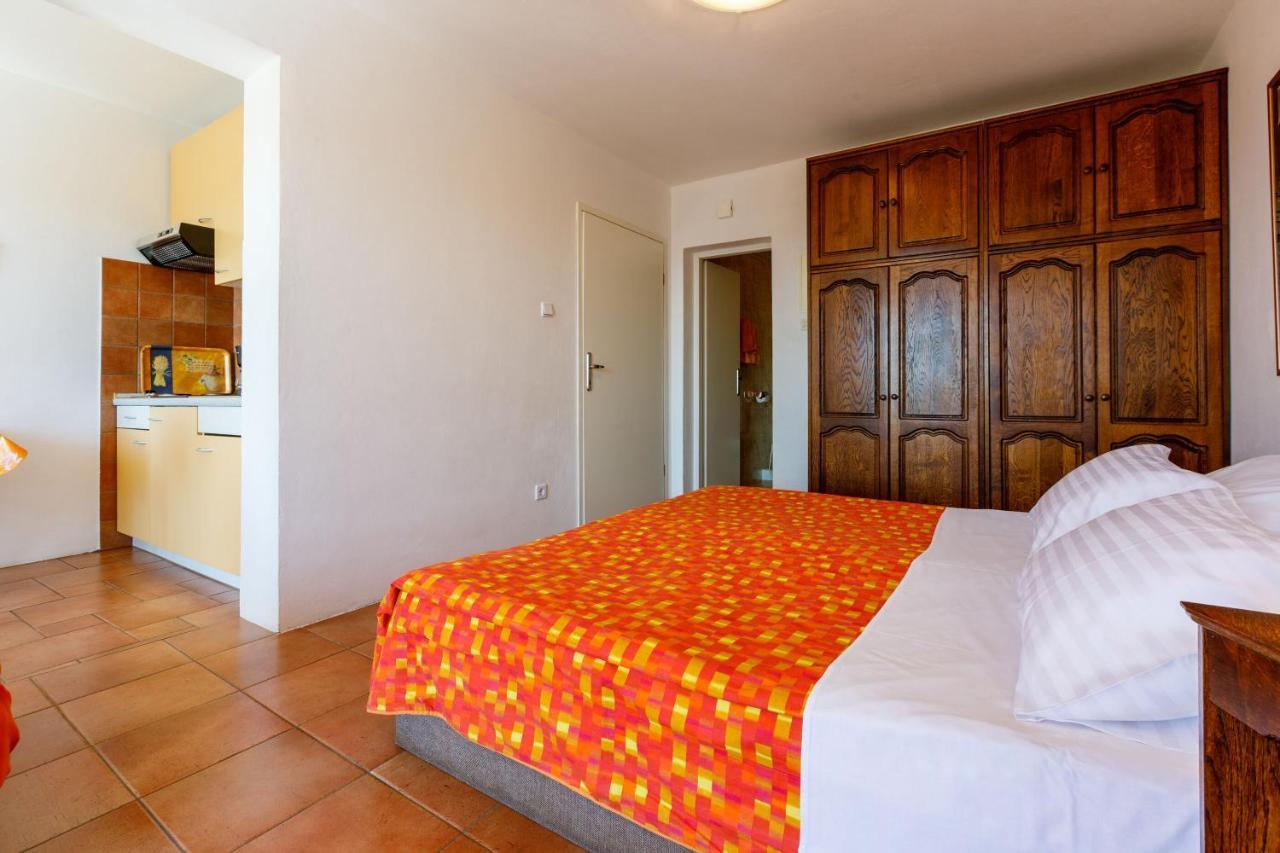 Apartments Loncaric Цриквеница Экстерьер фото