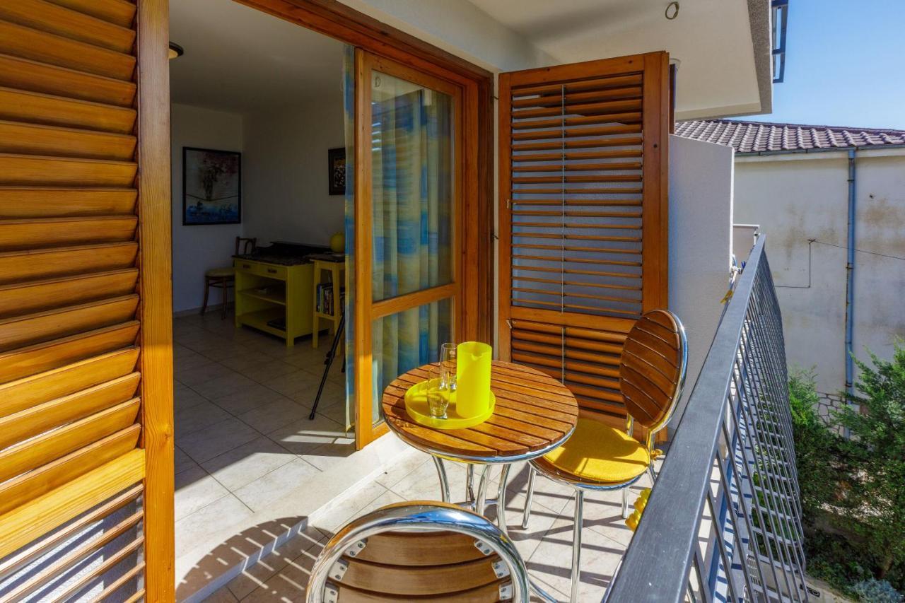 Apartments Loncaric Цриквеница Экстерьер фото