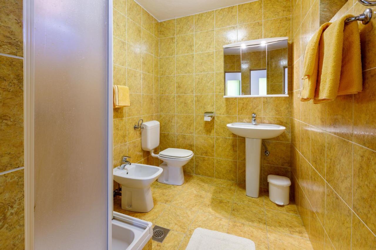 Apartments Loncaric Цриквеница Экстерьер фото