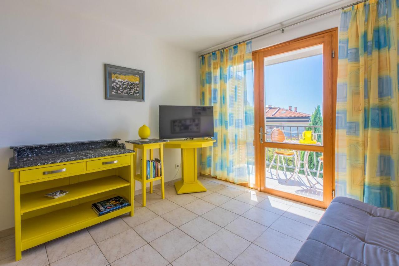 Apartments Loncaric Цриквеница Экстерьер фото