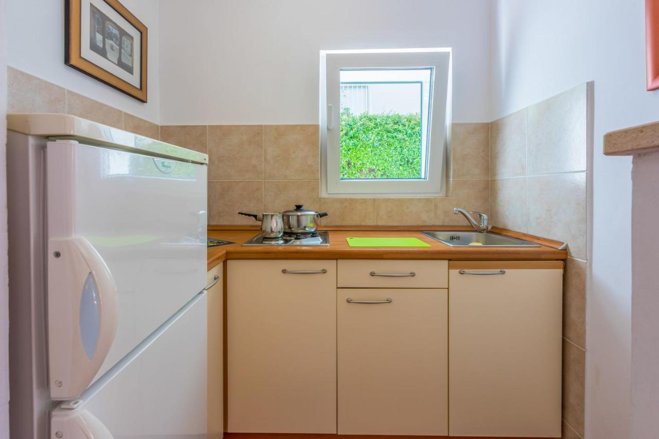 Apartments Loncaric Цриквеница Экстерьер фото