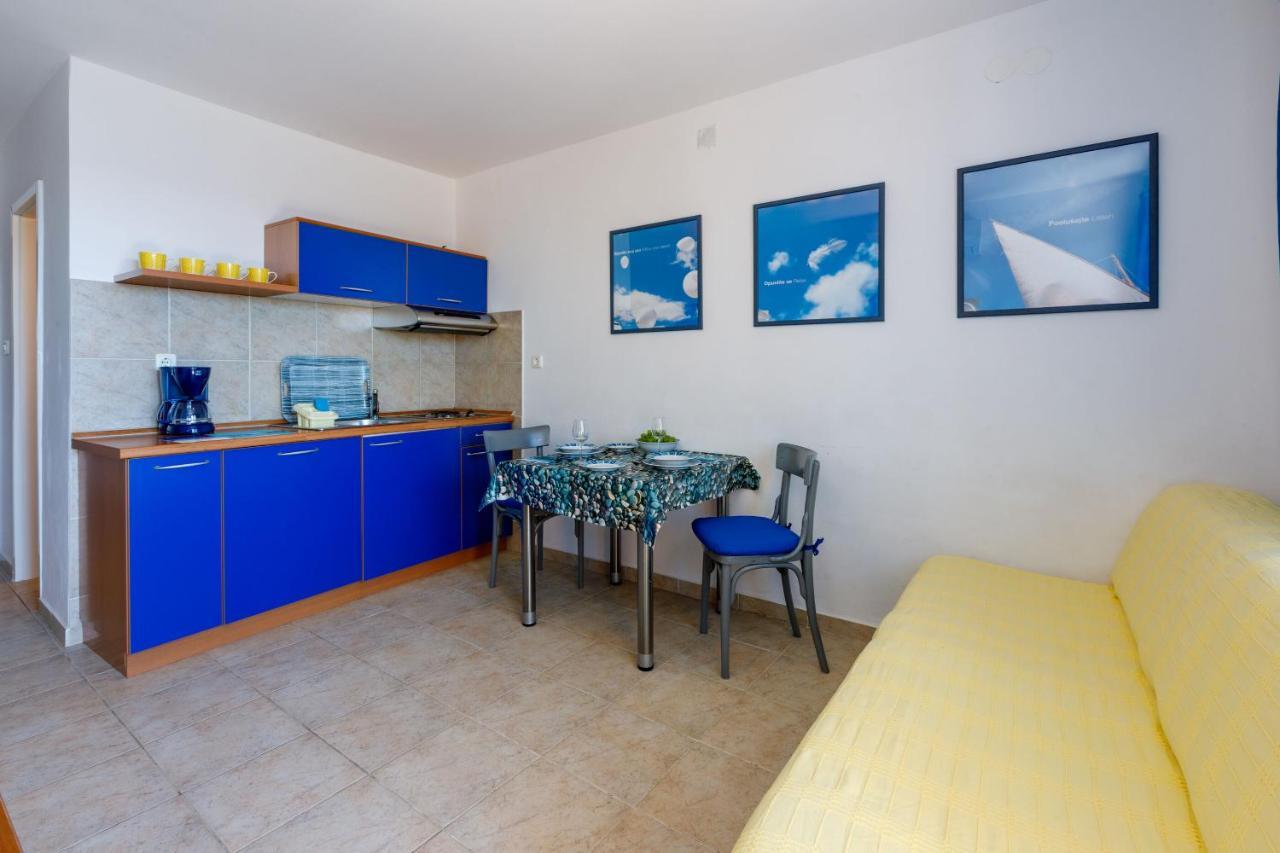 Apartments Loncaric Цриквеница Экстерьер фото
