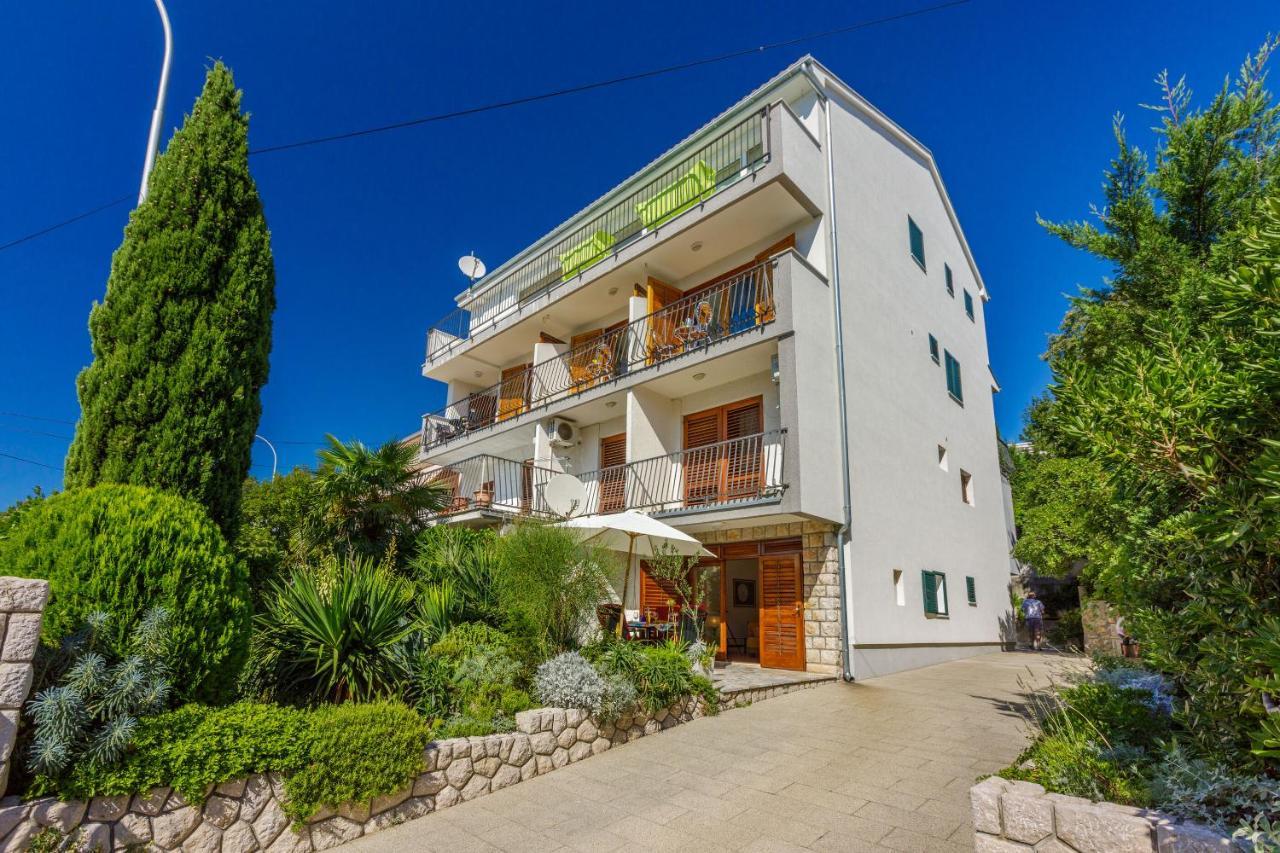 Apartments Loncaric Цриквеница Экстерьер фото