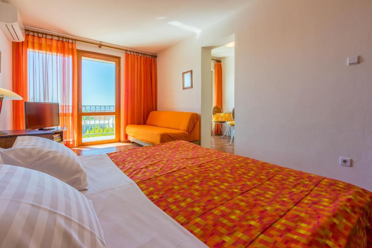 Apartments Loncaric Цриквеница Экстерьер фото