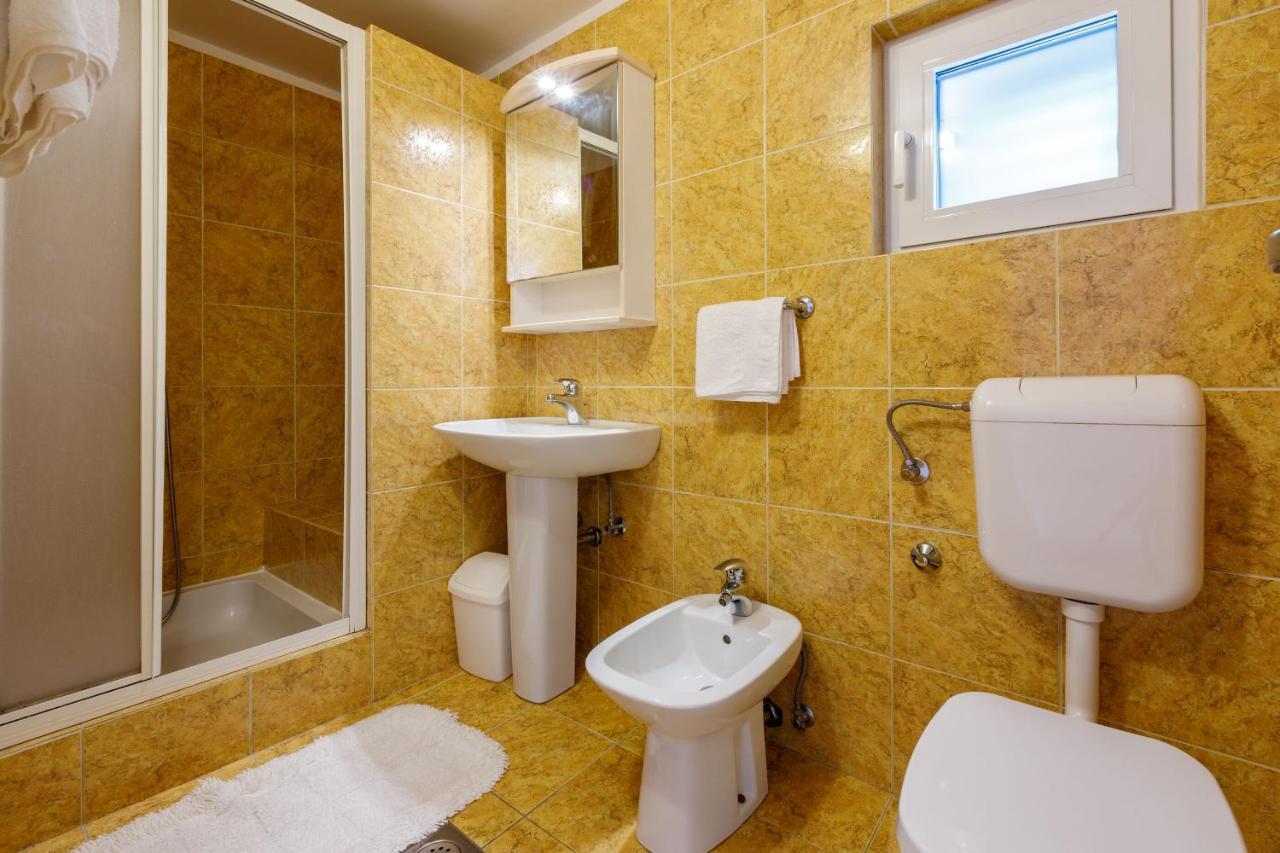 Apartments Loncaric Цриквеница Экстерьер фото