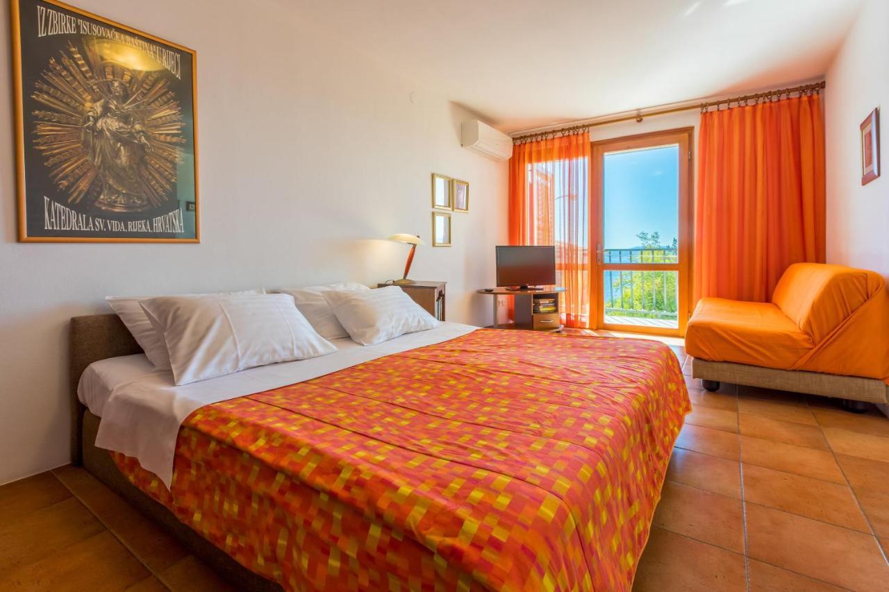 Apartments Loncaric Цриквеница Экстерьер фото