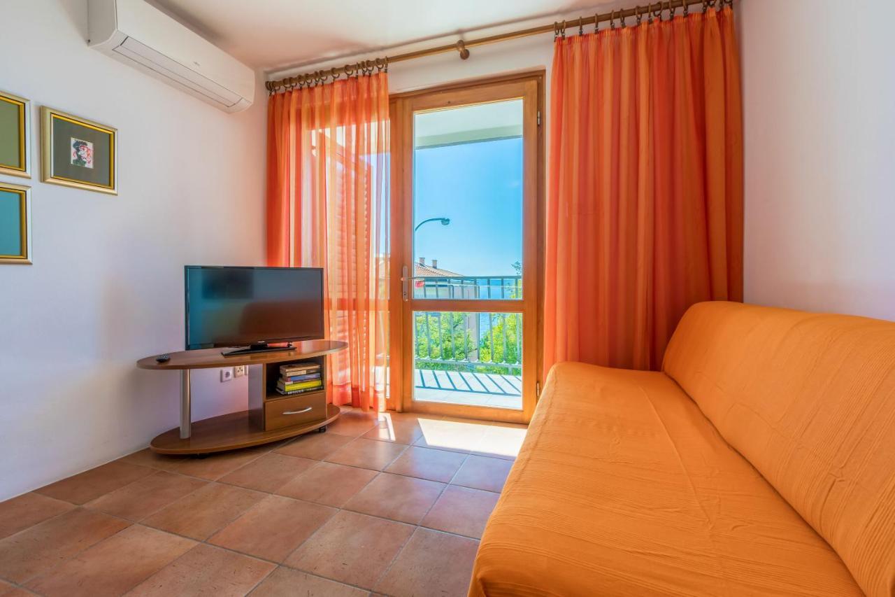 Apartments Loncaric Цриквеница Экстерьер фото