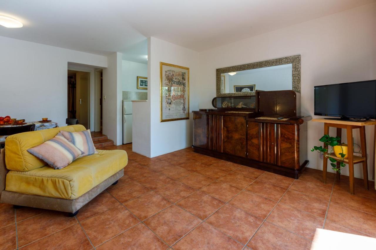 Apartments Loncaric Цриквеница Экстерьер фото