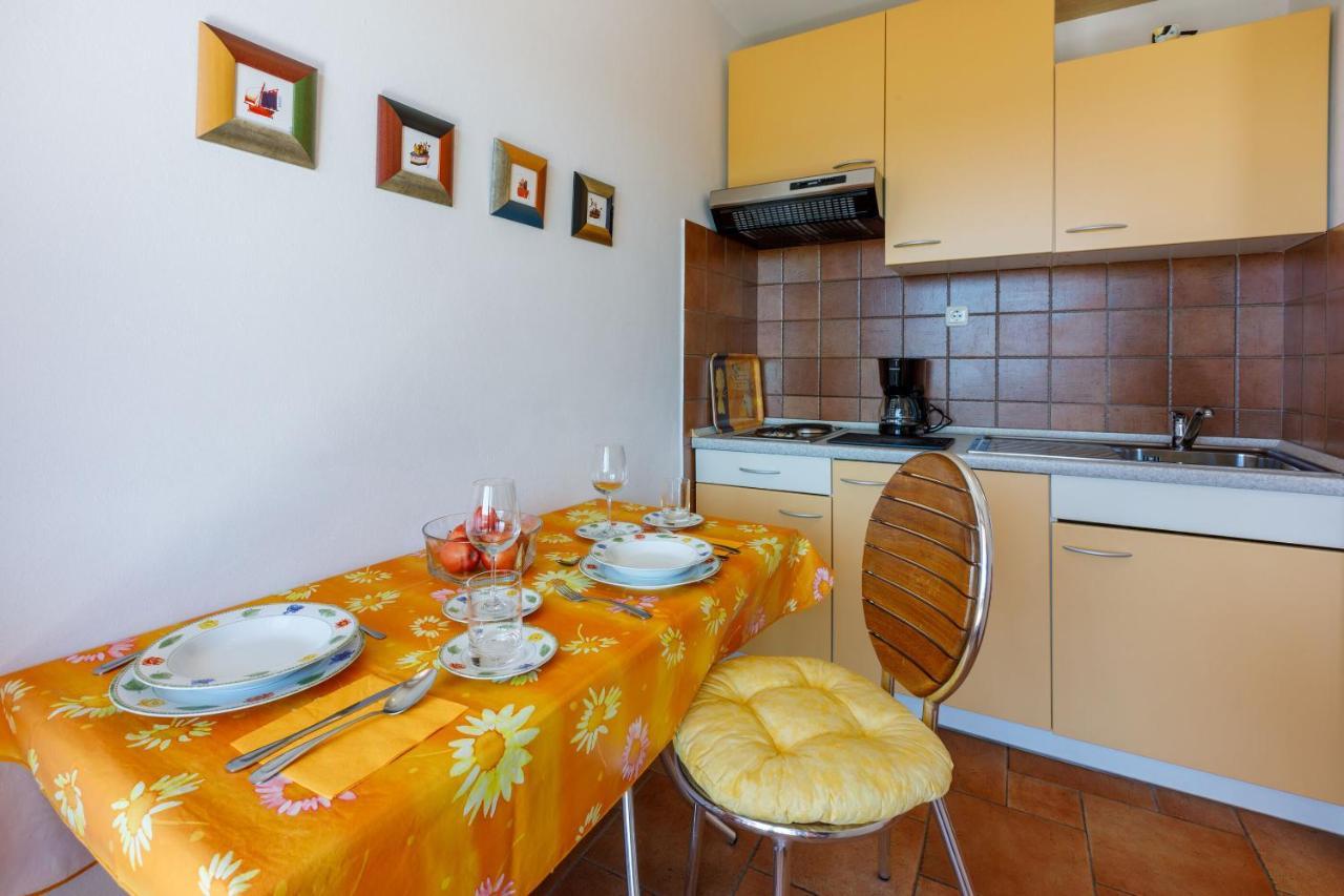 Apartments Loncaric Цриквеница Экстерьер фото