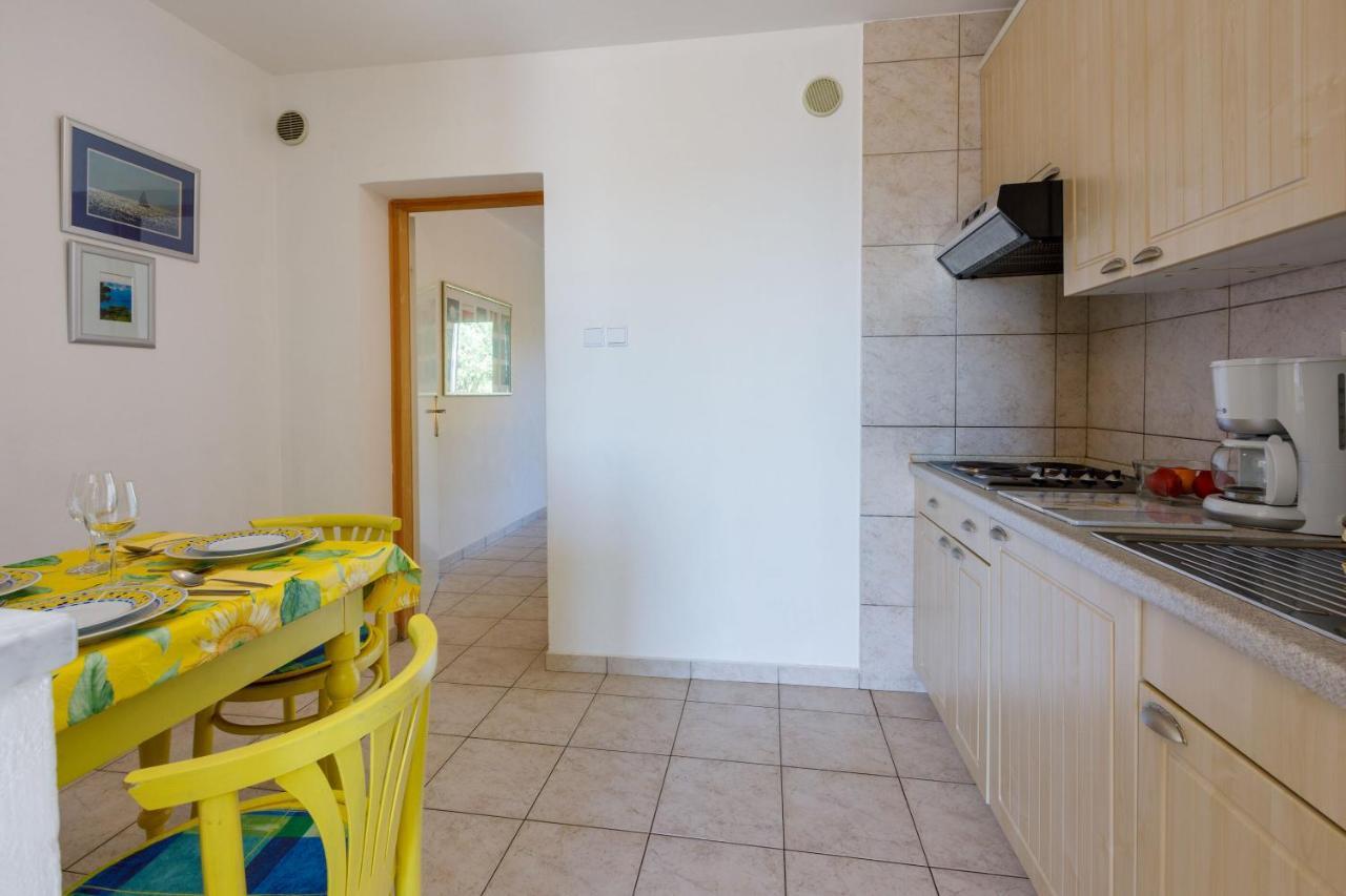 Apartments Loncaric Цриквеница Экстерьер фото